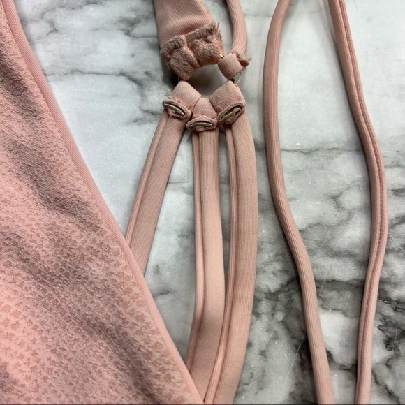 ❤️ Beach Bunny Larson Blush High Apex Halter Bikini Top - Picture 8 of 14